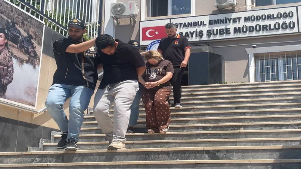 Markette &ccedil;anta hırsızlığı kamerada

