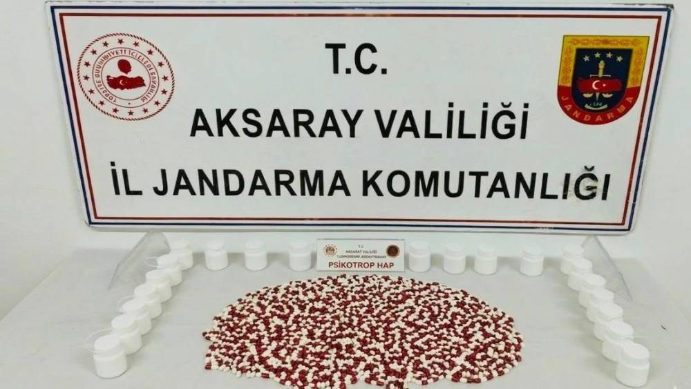 İzmir&rsquo;den Aksaray&rsquo;a uyuşturucu sevkiyatına jandarma darbesi: 3 tutuklama
