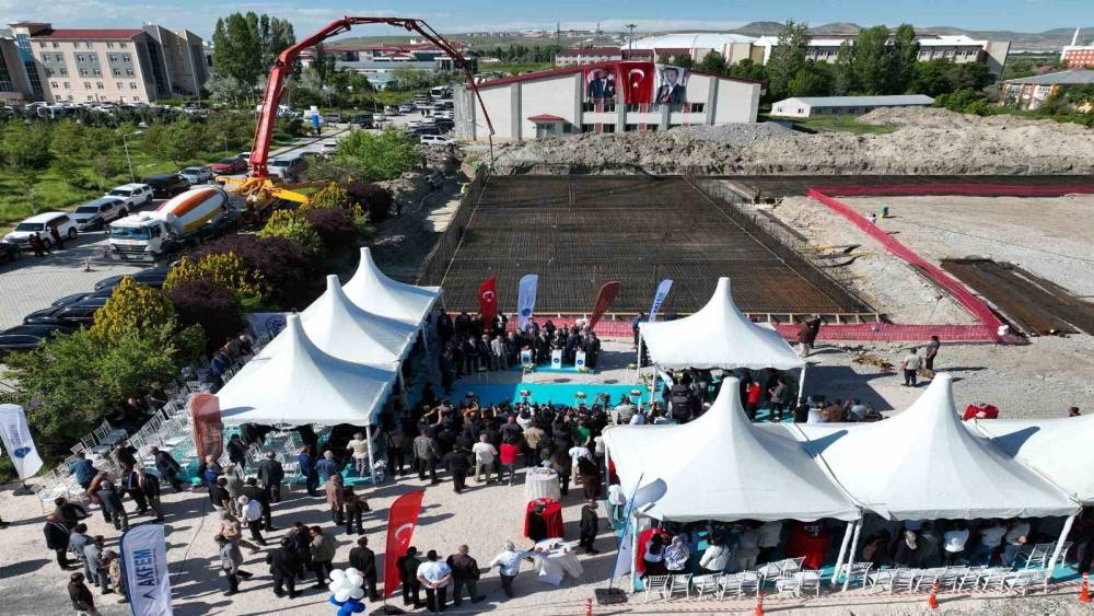 Aksakallar Konseyi Başkanı Binali Yıldırım: "Denizler olmasaydı d&uuml;nyanın yarısı a&ccedil;lıktan, diğer yarısı da soğuktan etkilenirdi"
