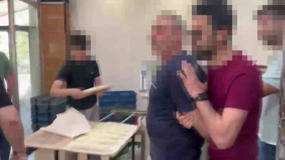 8 ayrı su&ccedil;tan aranan ve 24 yıl hapis cezası bulunan firari ekmek fırınında yakalandı
