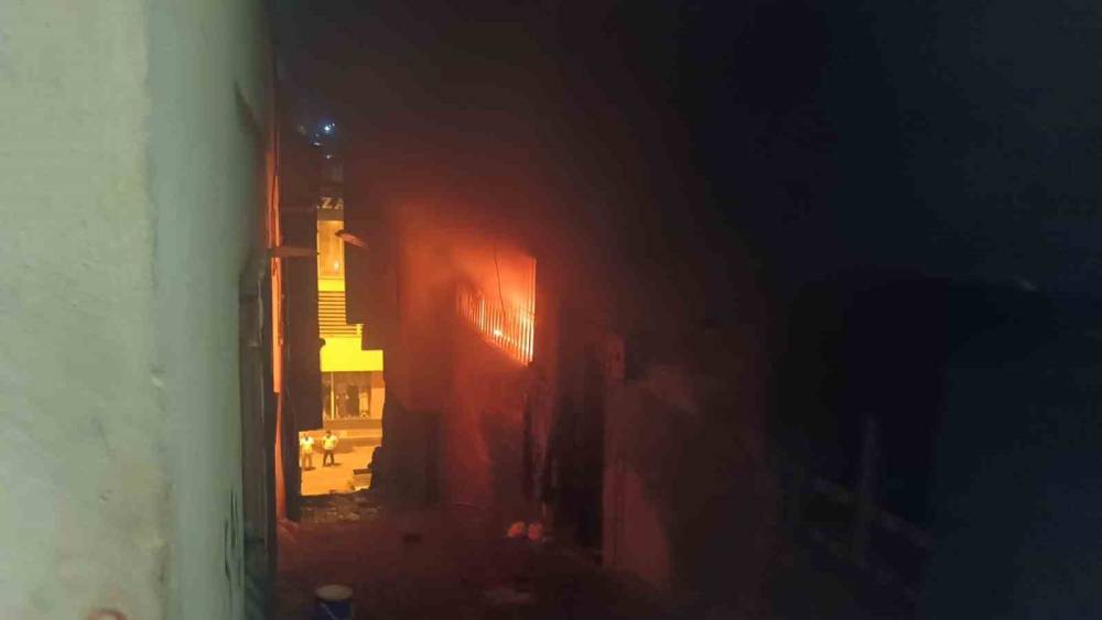 Şanlıurfa&rsquo;da korkutan yangın yangın
