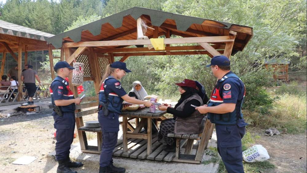 Jandarmadan Yakupabdal Tabiat Parkı&rsquo;nda orman yangını bilgilendirmesi
