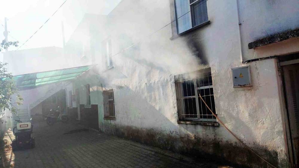 Menteşe&rsquo;de Ev Yangını: &Uuml;t&uuml; Yangına Neden Oldu
