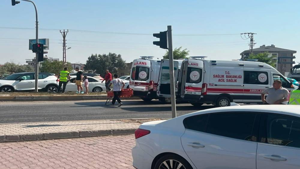 Karapınar&rsquo;da otomobiller &ccedil;arpıştı: 2 yaralı
