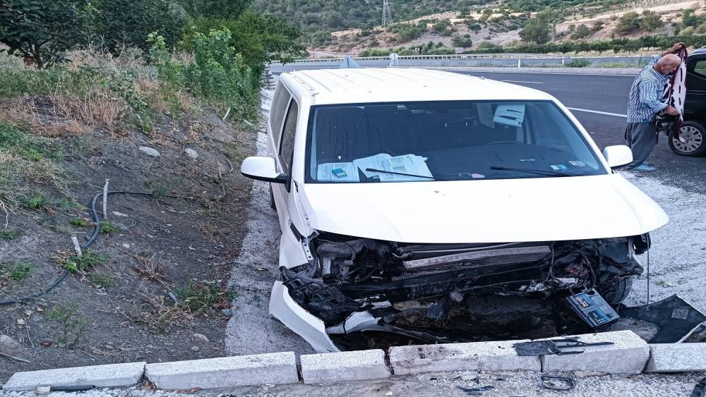 Menfeze &ccedil;arpan ara&ccedil; s&uuml;r&uuml;c&uuml;s&uuml; yaralandı
