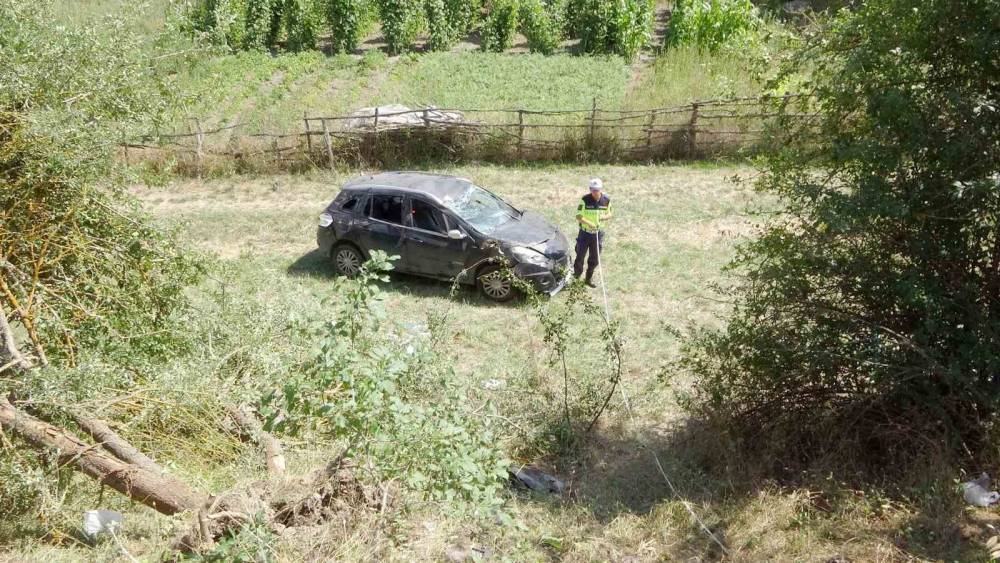 Kastamonu&rsquo;da otomobil şarampole u&ccedil;tu: 4 yaralı
