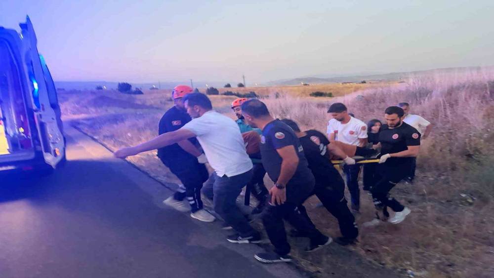 Bing&ouml;l&rsquo;de otomobil yoldan &ccedil;ıktı: 2 yaralı
