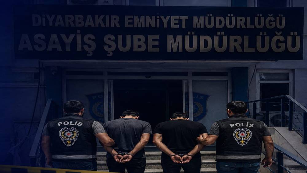 Diyarbakır&rsquo;da diş kliniğine silahlı saldırıyla ilgili 2 ş&uuml;pheli tutuklandı
