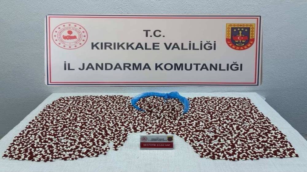 Jandarmadan uyuşturucu operasyonu: Binlerce hap ele ge&ccedil;irildi

