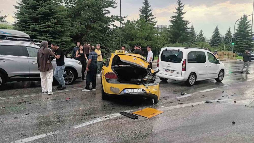 Erzurum&rsquo;da Ağustos ayında 213 &ouml;l&uuml;ml&uuml;-yaralanmalı trafik kazası
