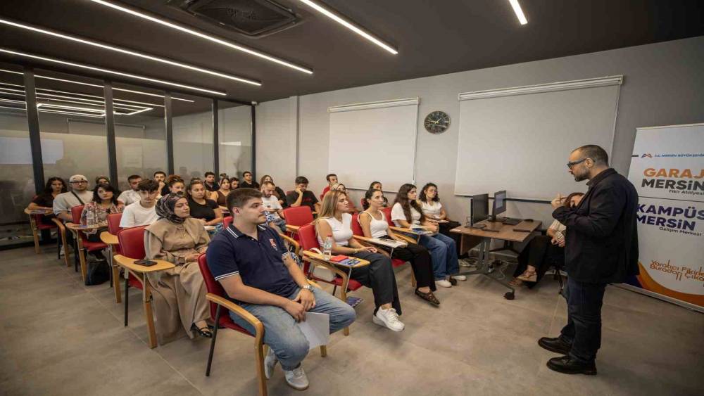 Mersin&rsquo;de gen&ccedil;ler iş d&uuml;nyası ile buluştu
