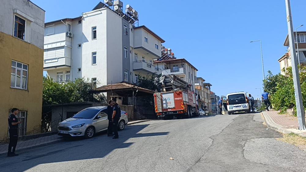 "&Ccedil;atıda biri var" ihbarı ekipleri alarma ge&ccedil;irdi

