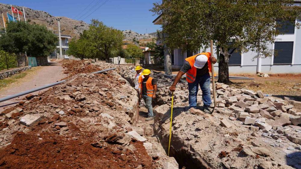 Marmaris Yeşilova Mahallesi&rsquo;nde i&ccedil;me suyu şebekesi genişletiliyor
