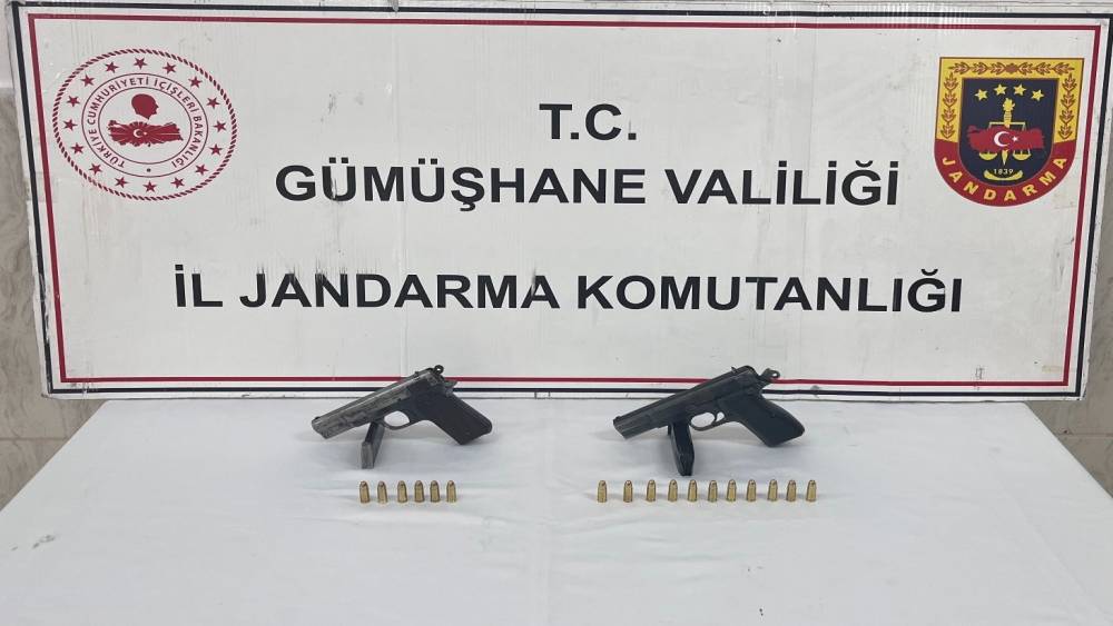 G&uuml;m&uuml;şhane&rsquo;de 2 ruhsatsız tabanca ele ge&ccedil;irildi
