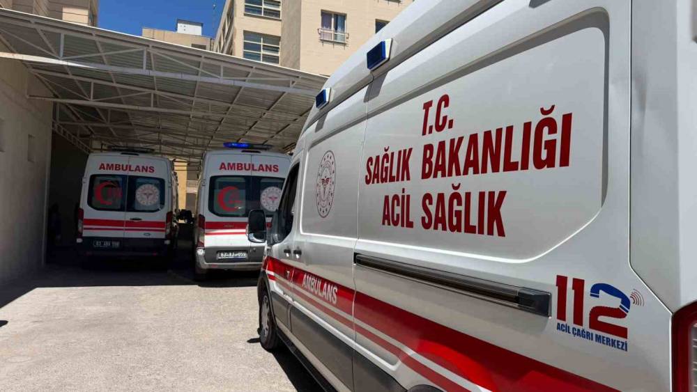 D&uuml;zce&rsquo;deki fındık iş&ccedil;ilerini taşıyan patpat kazasında &ouml;len 4 kişiden 2&rsquo;si Siverek&rsquo;te defnedildi
