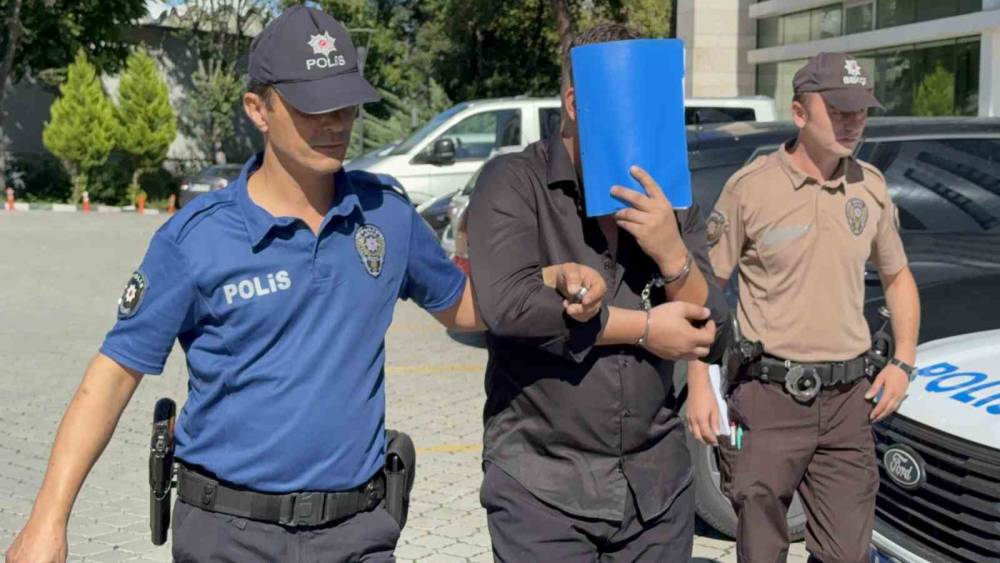 Hastanede dehşet: Hasta yakınının su ısıtıcısıyla saldırdığı r&ouml;ntgen teknisyeninin omzu kırıldı
