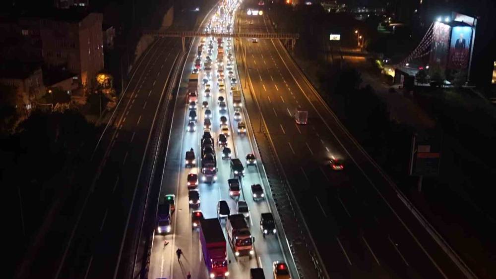 Kağıthane&rsquo;de feci kaza: 1 &ouml;l&uuml;, 2 yaralı
