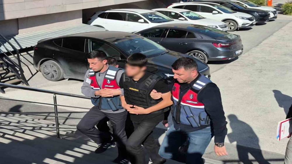 Amcasını silahla vuran 15 yaşındaki lise &ouml;ğrencisi adliyeye sevk edildi

