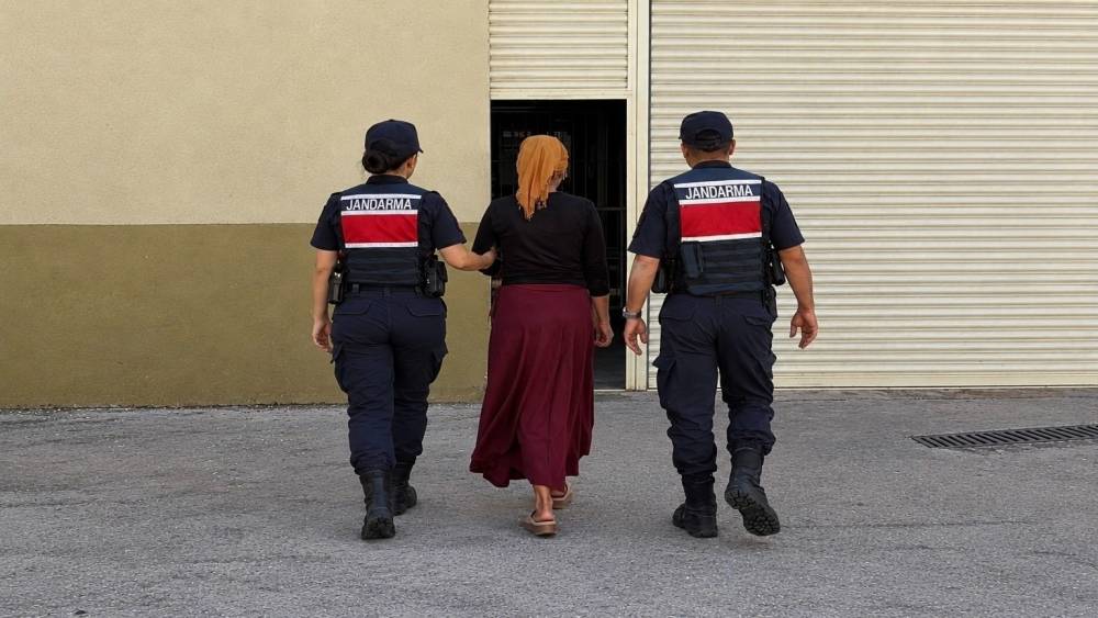 Kesinleşmiş 15 yıl cezayla aranan hırsızlık ş&uuml;phelisi yakalandı
