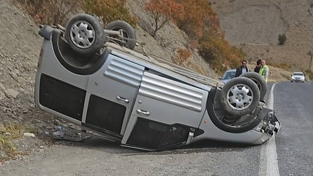 Hakkari karayolunda trafik kazası: 2 yaralı
