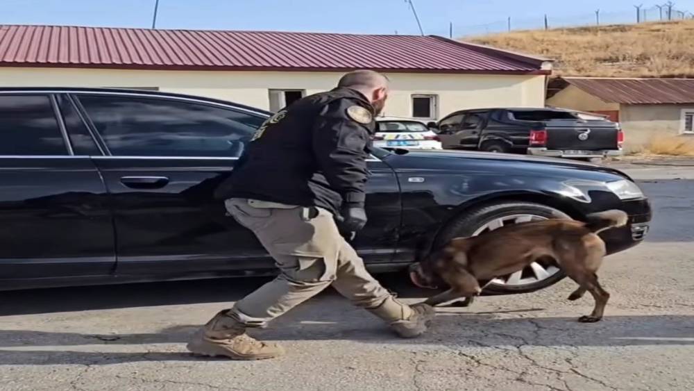 Hakkari’de 24 kilo 500 gram metamfetamin ele geçirildi
