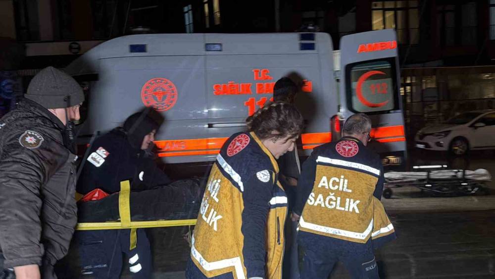 Park halindeki tıra çarpan motosiklet sürücüsü ağır yaralandı
