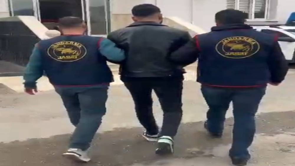 Adana’da 41 yıl kesinleşmiş hapis cezasıyla aranan hükümlü yakalandı
