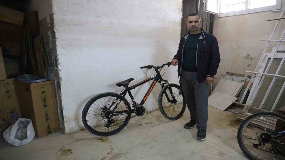 Kameralara yakalanan bisiklet hırsızına 