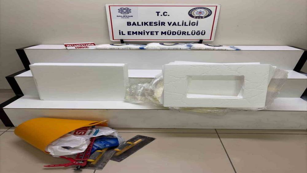 Balıkesir’de otobüs yolcusundan 3 kilo metamfetamin çıktı
