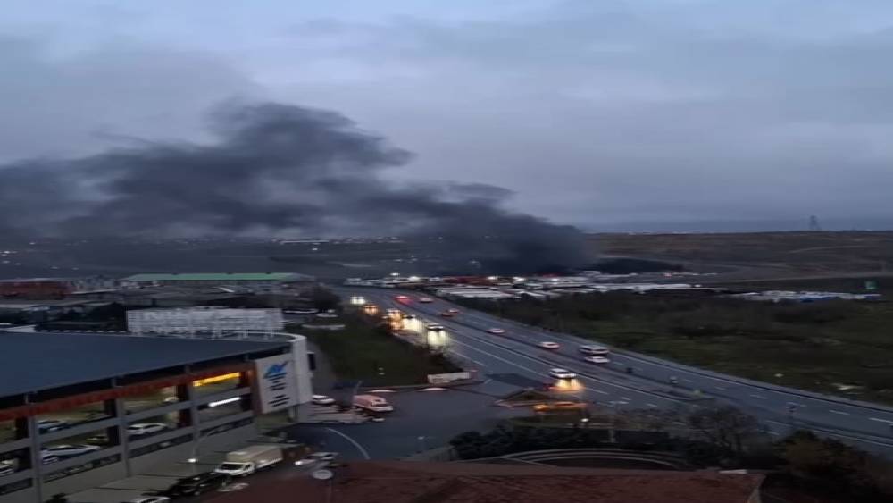 Sultangazi’deki su dolum tesisinde yangın çıktı
