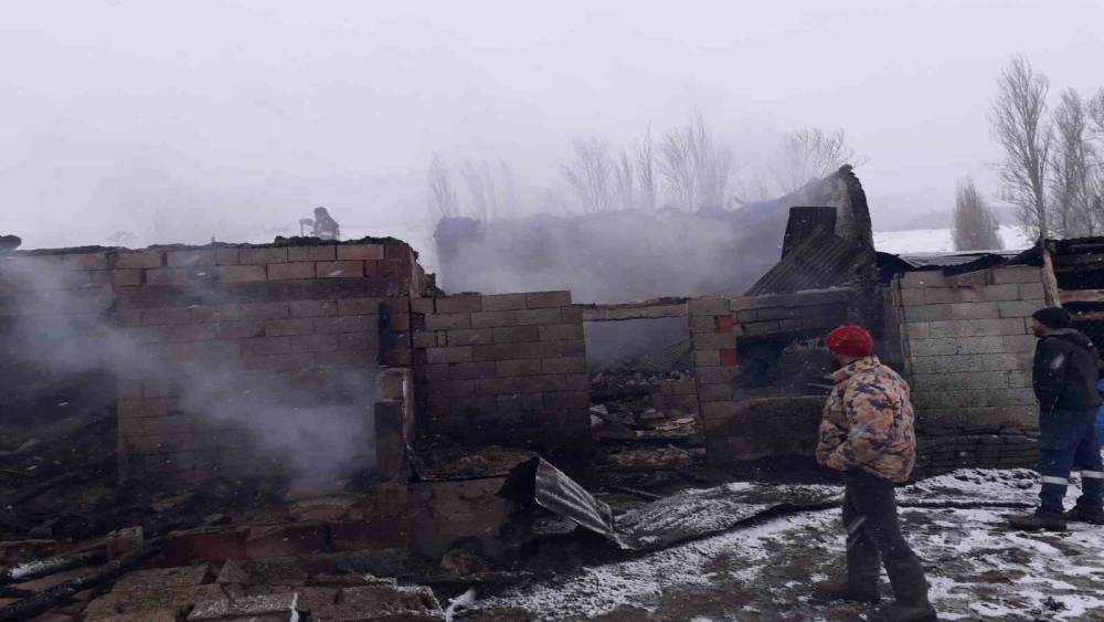 Mahallede korkutan yangın
