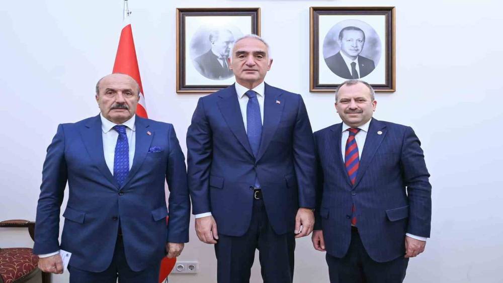 Taşk&ouml;pr&uuml; Belediye Başkanı Arslan, Bakan Ersoy&rsquo;a Pompeipolis Antik Kentini anlattı
