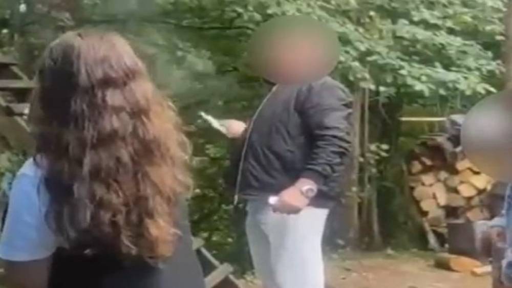 D&uuml;ğ&uuml;n &ouml;ncesi havaya ateş eden ş&uuml;pheli yakalandı
