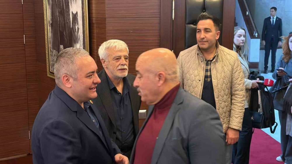 Ke&ccedil;i&ouml;ren Belediye Başkanı &Ouml;zarslan: "(&Ouml;zg&uuml;r &Ouml;zel hakkında) Bu sabah itibarıyla savcılığa su&ccedil; duyurusunda bulundum"
