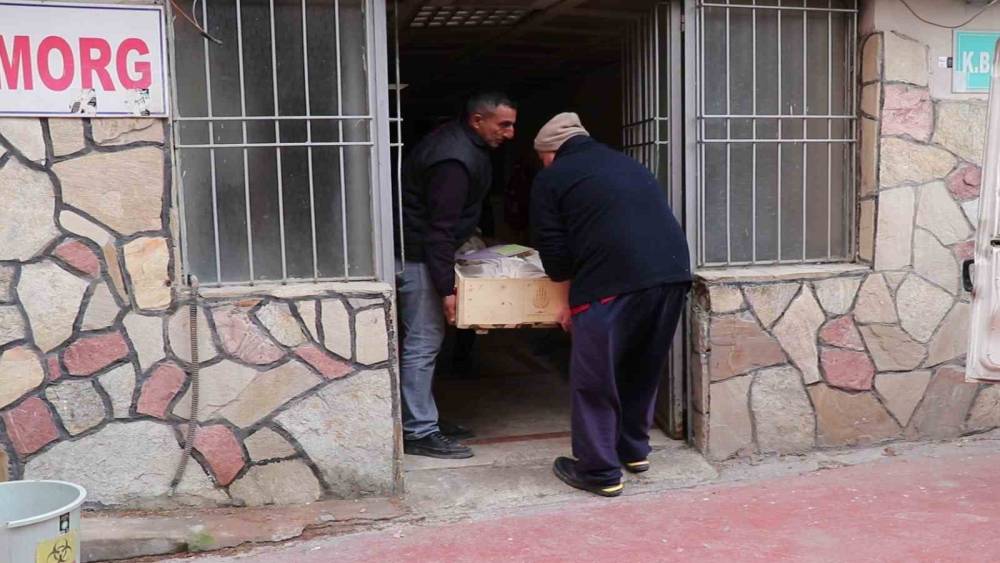 İnşaatın 3. katından d&uuml;şen iş&ccedil;i hayatını kaybetti
