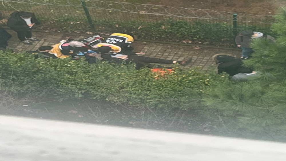 Esenyurt&rsquo;ta sokakta g&ouml;rd&uuml;ğ&uuml; husumetlisini silahla vurarak &ouml;ld&uuml;rd&uuml;
