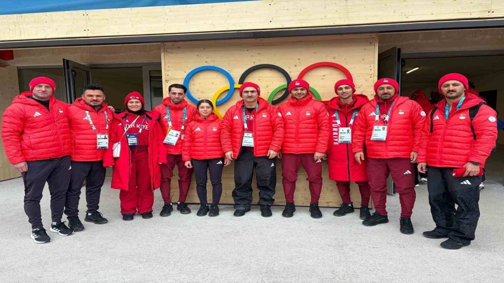 Bakan Bak, Kış Olimpiyatları&rsquo;nda yarışacak milli sporcularla g&ouml;r&uuml;şt&uuml;
