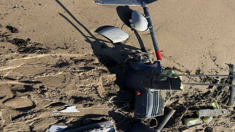 Halk plajında İHA alarmı: Patlayıcı taşıyabileceği ş&uuml;phesiyle 400 metrelik alan boşaltıldı
