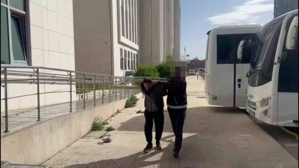 Adana&rsquo;da 32 firari torbacı yakalandı
