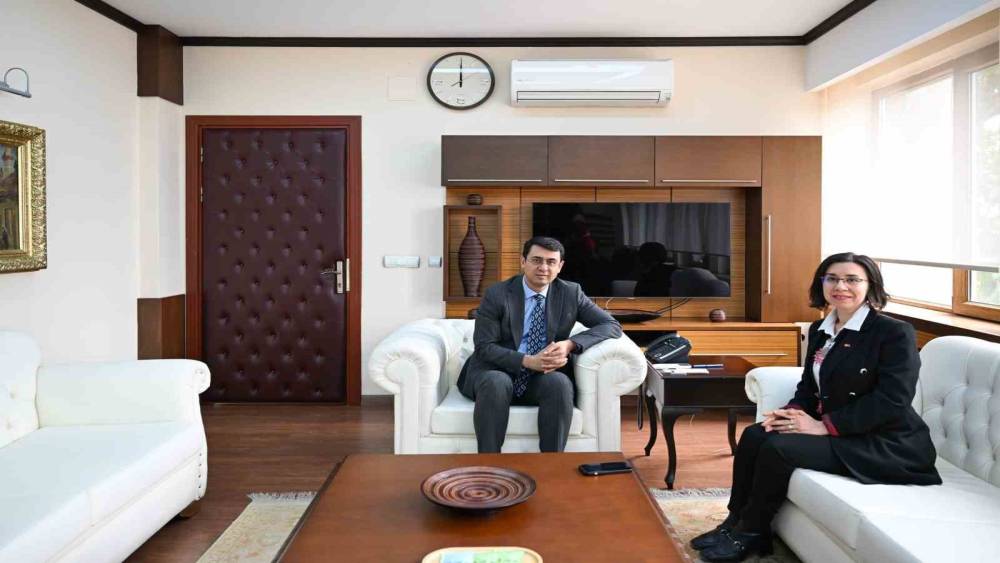 Uşak Belediye Başkan Vekili &Ouml;zkan, Vali Kartal&rsquo;ı ziyaret etti
