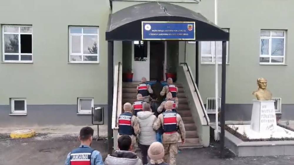 İ&ccedil;işleri Bakanlığı: "4 milyar 119 milyon lira hesap hareketi bulunan 83 ş&uuml;pheli yakalandı"
