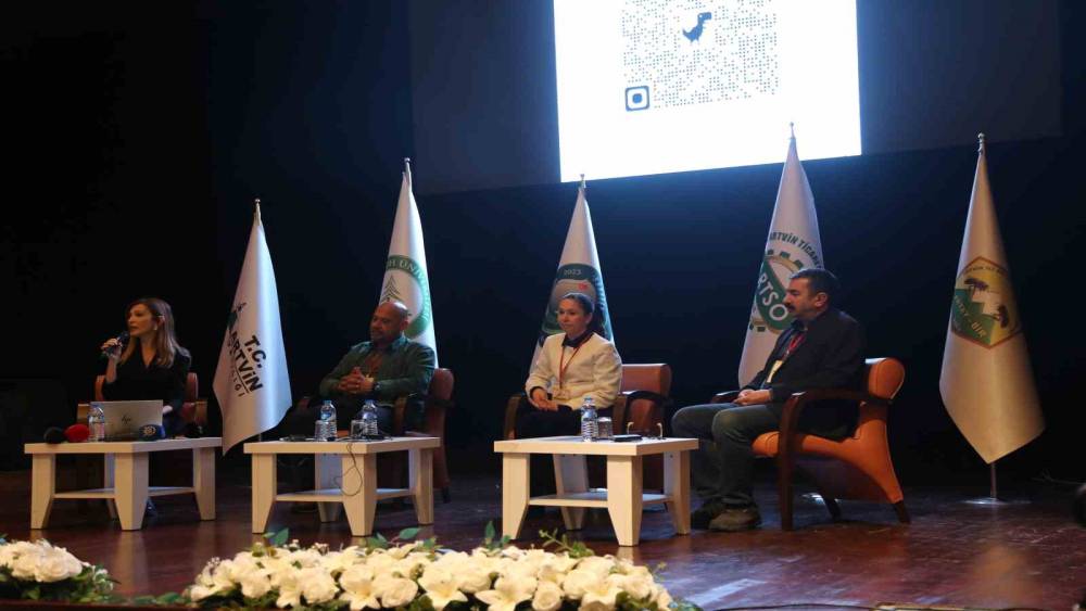 Artvin&rsquo;de Bal &Ccedil;alıştayı d&uuml;zenlendi
