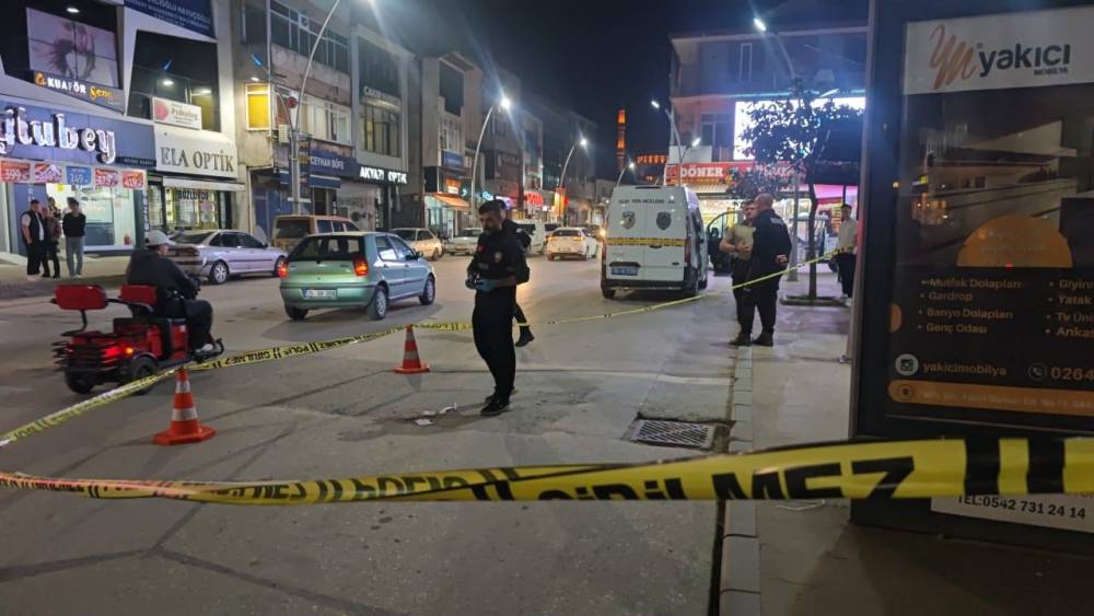Ara&ccedil;tan inerken tabancası ateş aldı, ayağından vuruldu
