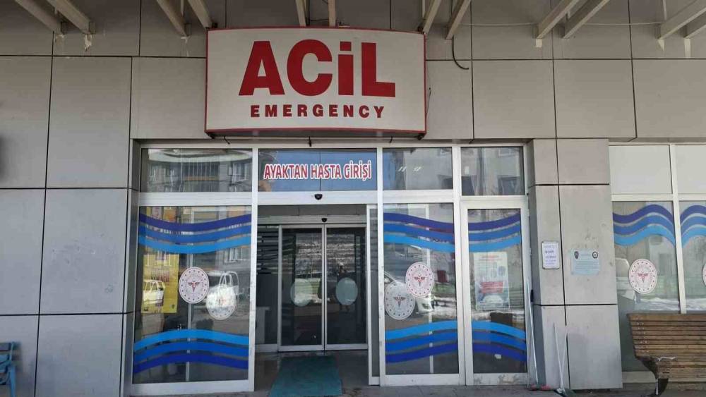 Adıyaman&rsquo;da &ccedil;ağla yiyen 6 &ouml;ğrenci hastanelik oldu

