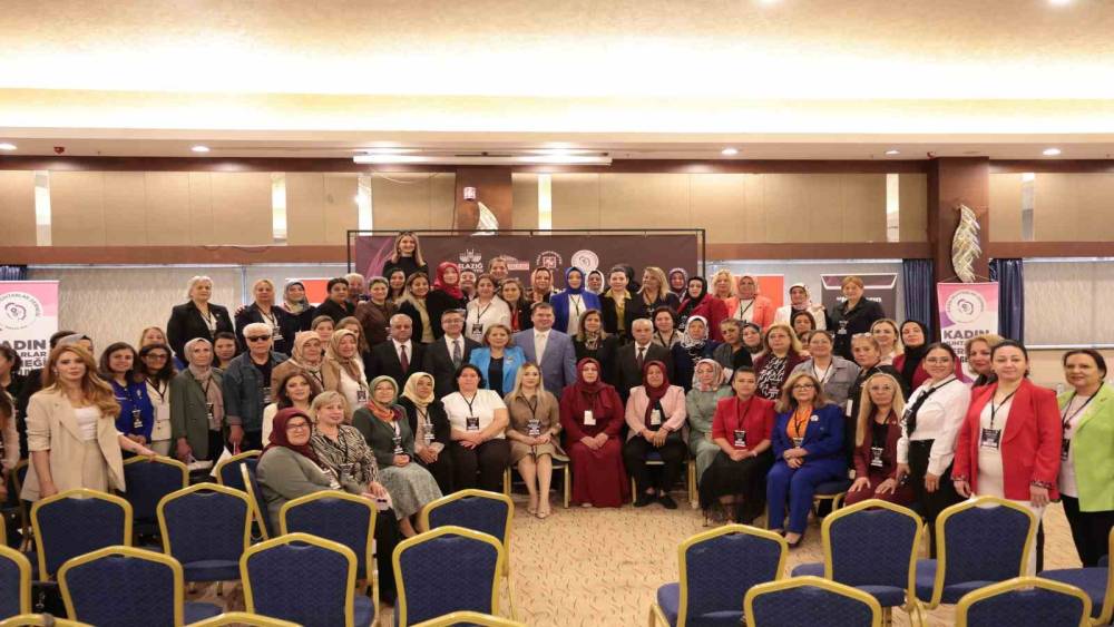 T&uuml;rkiye&rsquo;nin d&ouml;rt bir yanından 120 kadın muhtar Elazığ&rsquo;da buluştu
