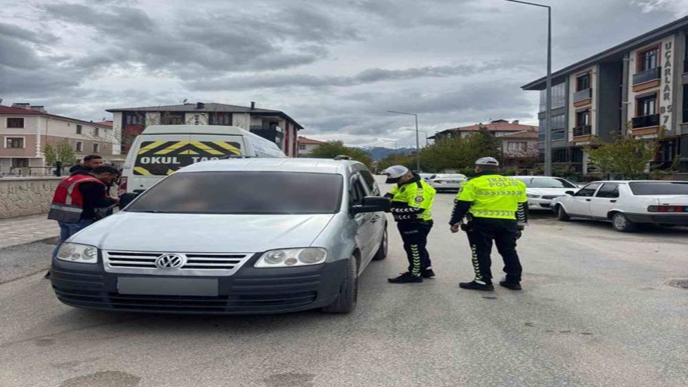 Erzincan&rsquo;da okul &ccedil;evrelerinde g&uuml;venlik uygulaması ger&ccedil;ekleştirildi
