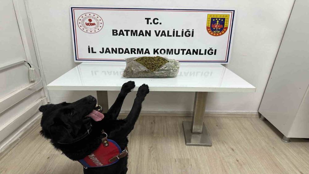 Batman&rsquo;da ticari takside uyuşturucu madde ele ge&ccedil;irildi: 1 tutuklama
