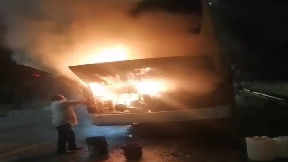Yolcu otob&uuml;s&uuml;nde yangın paniği
