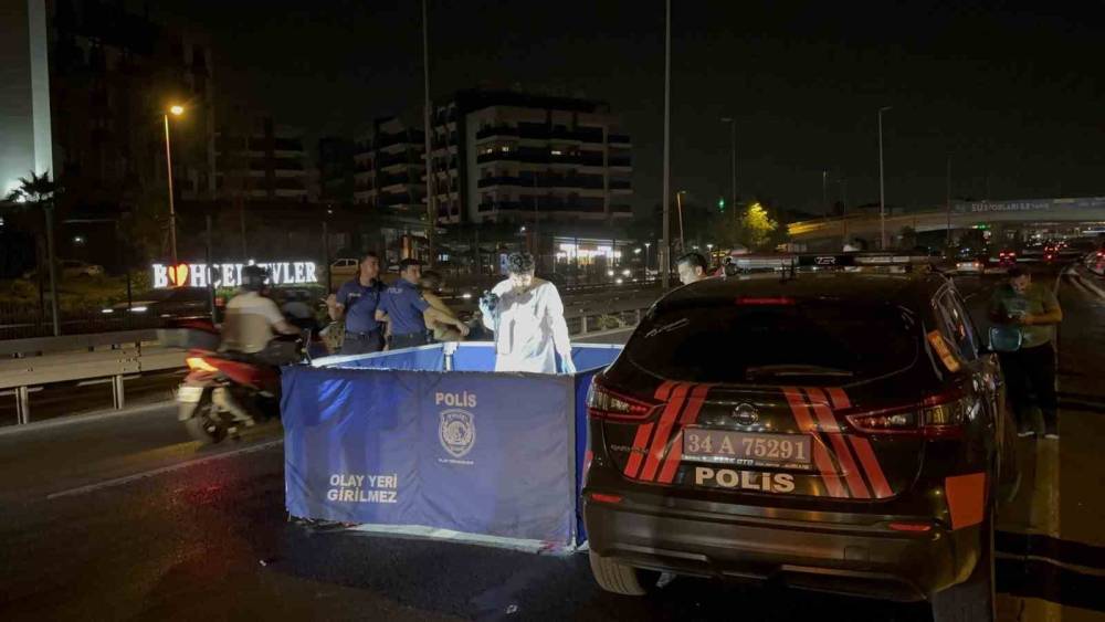 Bakırk&ouml;y&rsquo;de otomobilin &ccedil;arptığı adam hayatını kaybetti

