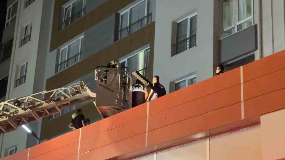 Kayseri&rsquo;de 13. katta yangın: Balkondan d&uuml;şen ev sahibi hayatını kaybetti
